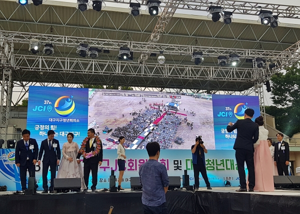 대구지역 각 로컬회장이 입장을 하고있다.[2019.06.08]