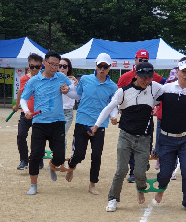 단체경기를 하고 있는 22기 원우들