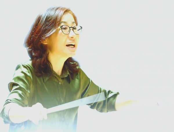 대구코랄 정기연주회 '봄날은 간다.'의 전효숙 지휘자/ (사진제공=대구코랄)