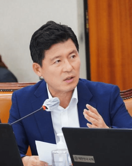 구자근 국회의원이 국정감사에서 질의를 하고 있다.