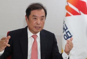 위기에 처한 자유한국당 맡은 김병준 비상대책위원장의 생각은