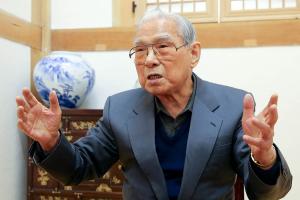 "메르켈처럼 국민의 뜻 받들고 국익 도움 되는 강력한 리더십 필요..."  99세 김무연 전 지사